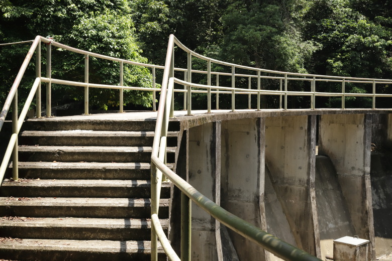 Walkway over a dam